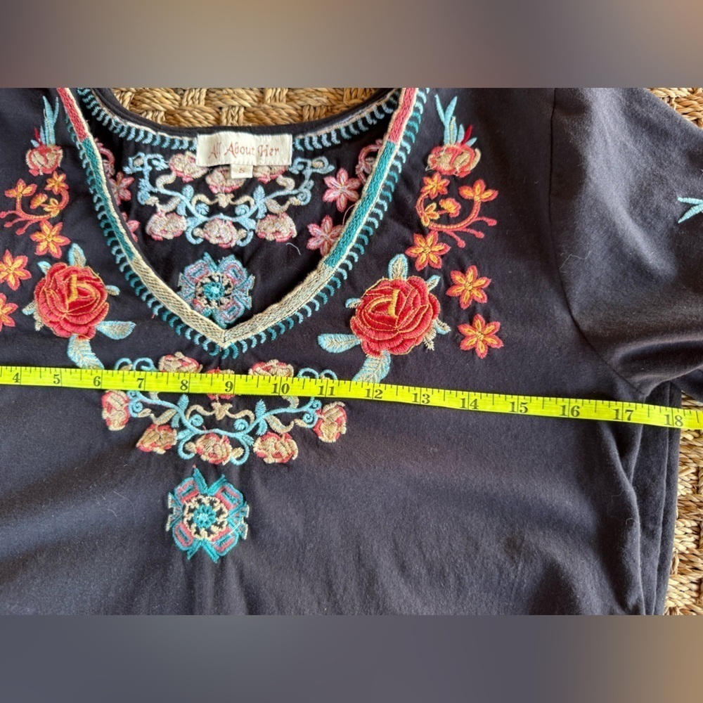 All About Her Embroidered Black Floral Women's Top size small - Picture 11 of 11